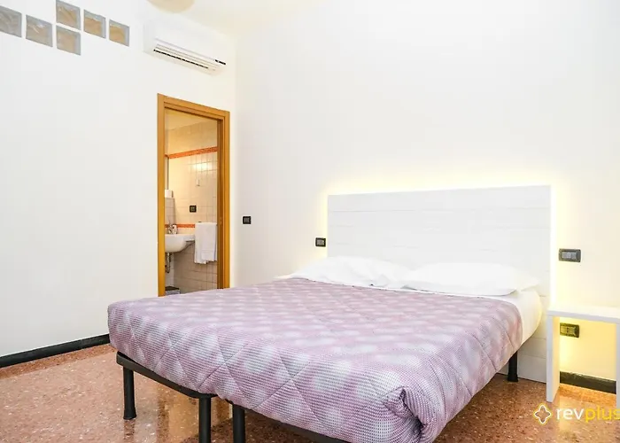 Lia Rooms 3